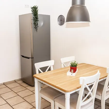 Cosyhomes24 - Centrally With Balcony And Parking Space - Ge09b *